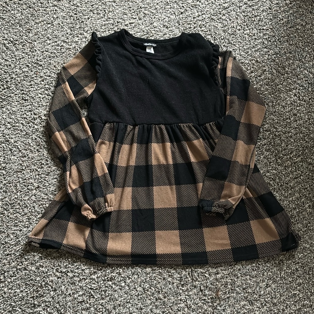 Heimish black and tan top